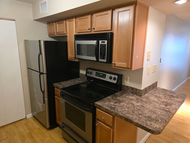 Building Photo - 1 Bed 1 Bath Near Downtown