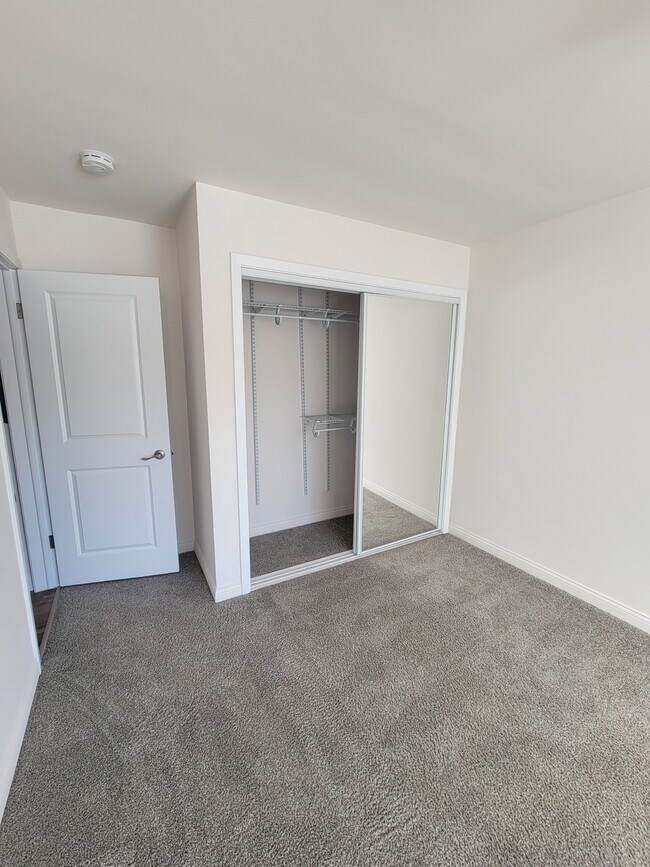 Building Photo - 470 St Moritz Dr