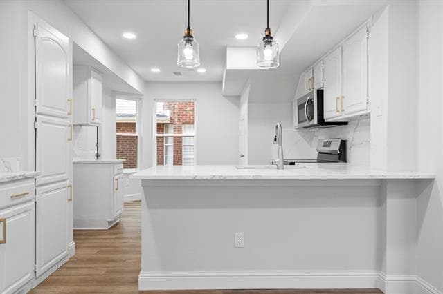 Building Photo - 9424 Blue Jay Way