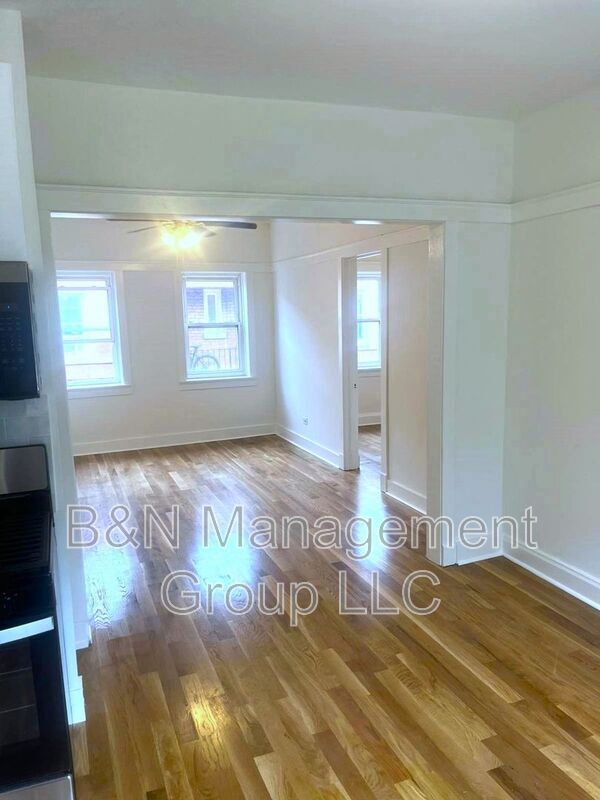 Building Photo - 1065 W Dakin St