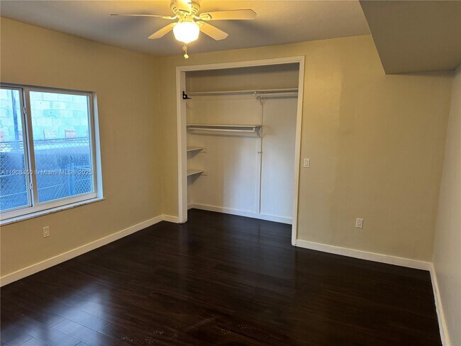 Building Photo - 1339 Flamingo Way