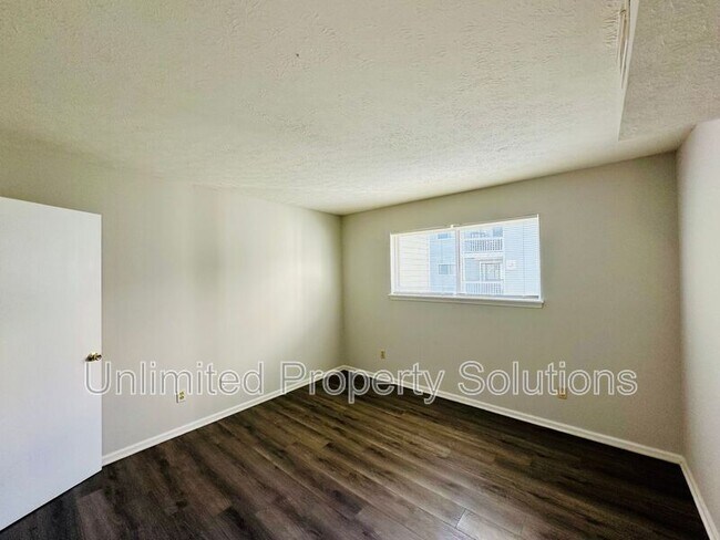 Building Photo - 215 Sunn Aire Ct