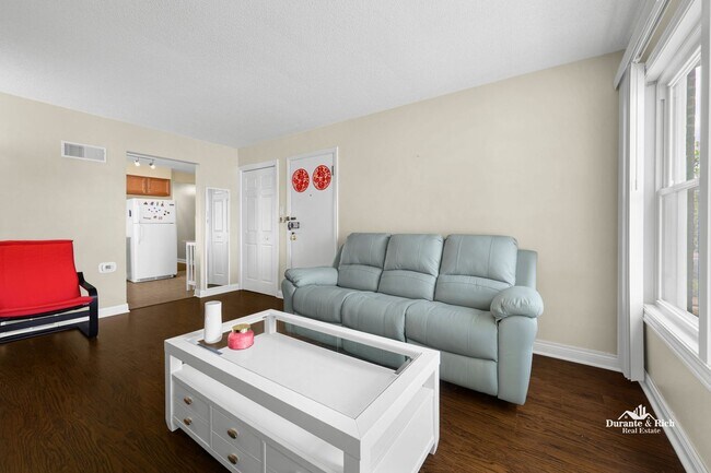 Building Photo - Move-In Ready and Fully Furnished in Skokie