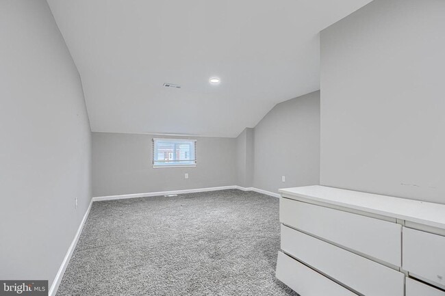 Building Photo - 4722 Raspe Ave