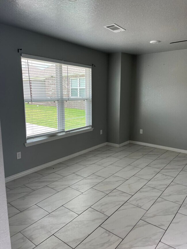 Building Photo - COX-NORTHRIDGE DRIVE TOWNHOMES