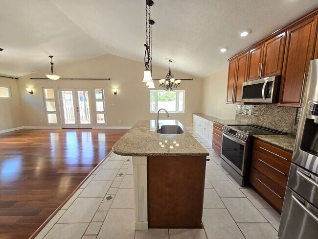 Building Photo - Upgraded 4BR,3BA Home in Ewa Gentry Summerhill with Solar PV