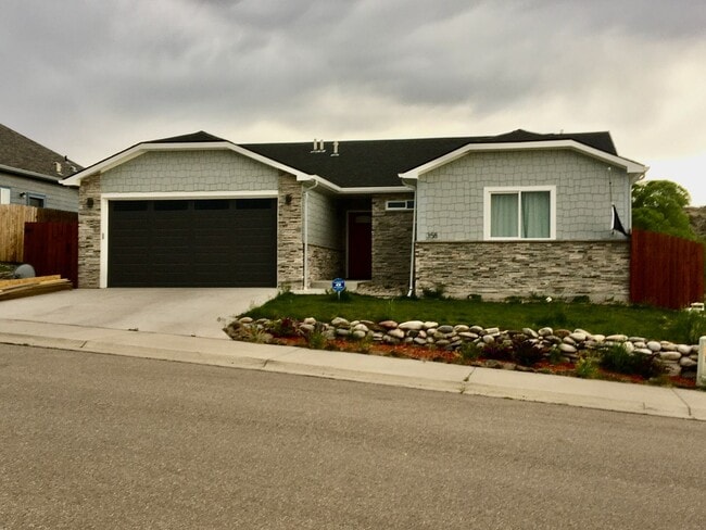 Primary Photo - For Rent – 3 Bedroom Home in Silt