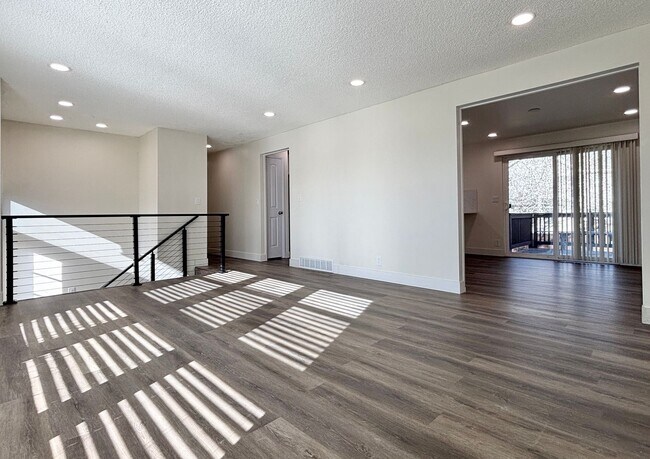 Building Photo - Beautiful Sandy Remodel Near Union Park!