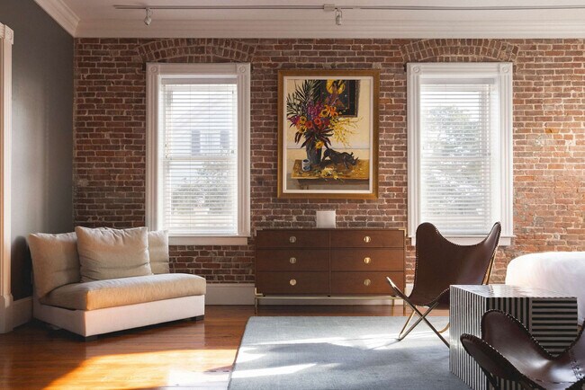 Building Photo - 536 Fleming St