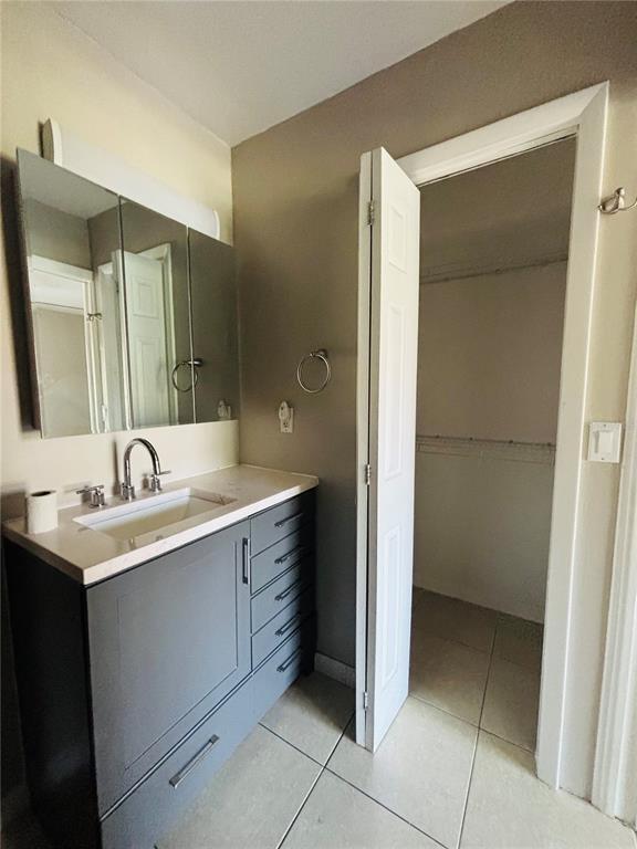 Building Photo - 28 Las Palmas Way