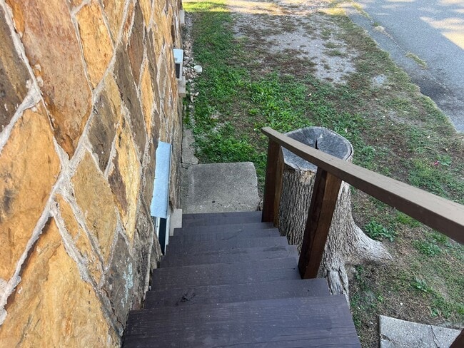 Building Photo - charming  Stone home : 1-bedroom, 1-bathroom (All utilities included)