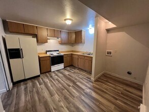 Building Photo - Renovated 1 bedroom in great location