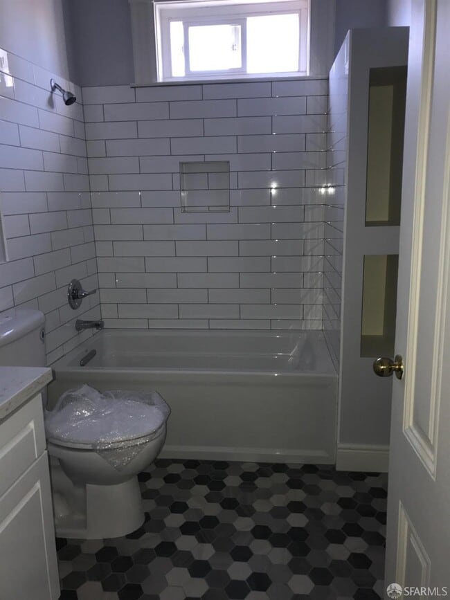 Building Photo - 1937 McAllister St