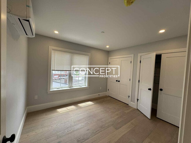 Building Photo - 421 Market St