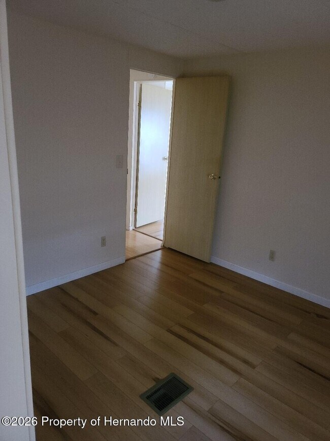 Building Photo - 15466 Brookridge Blvd