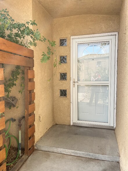 Building Photo - 5604 Del Oeste Rd