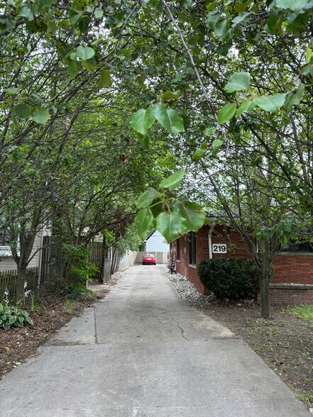 Building Photo - 219 W 12 Mile Rd