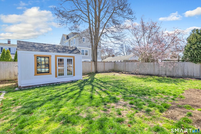 Building Photo - 855 Riverside Dr