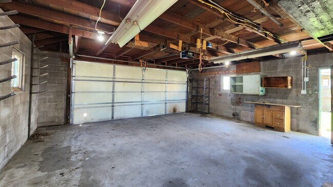 Building Photo - 729 14th St N