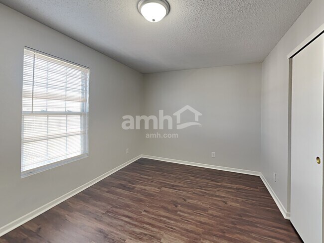 Building Photo - 1344 Ellington Dr