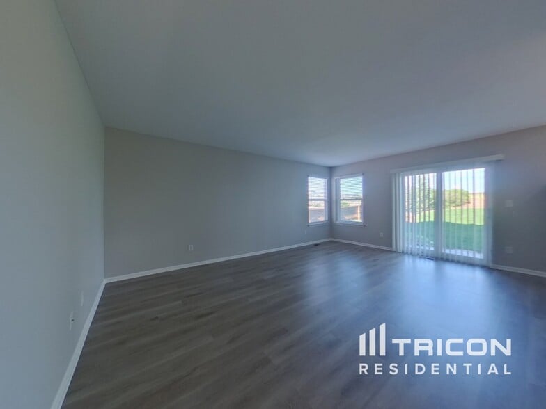 Building Photo - 9995 Strathfield Ln