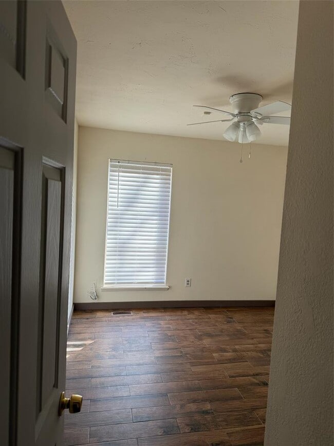 Building Photo - 2104 NW 115th St