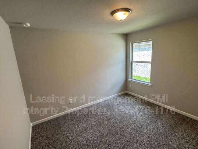 Building Photo - 226 Oak Heights