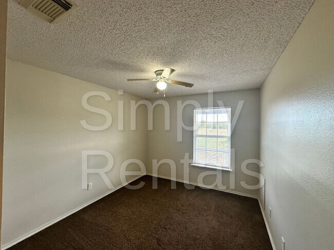 Building Photo - 479 Mills Way
