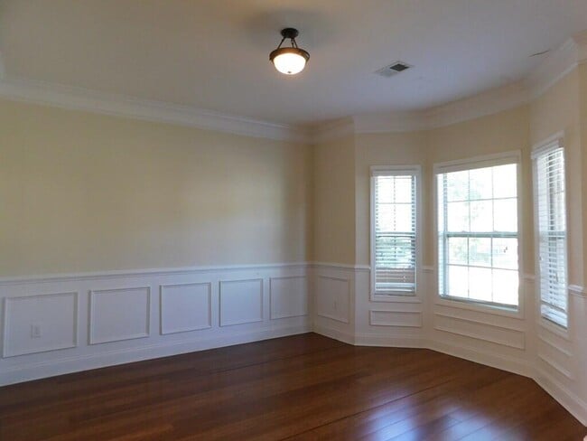 Building Photo - 580 Brutsch Avenue