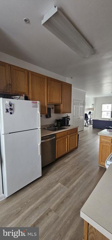 Building Photo - 422 Main St