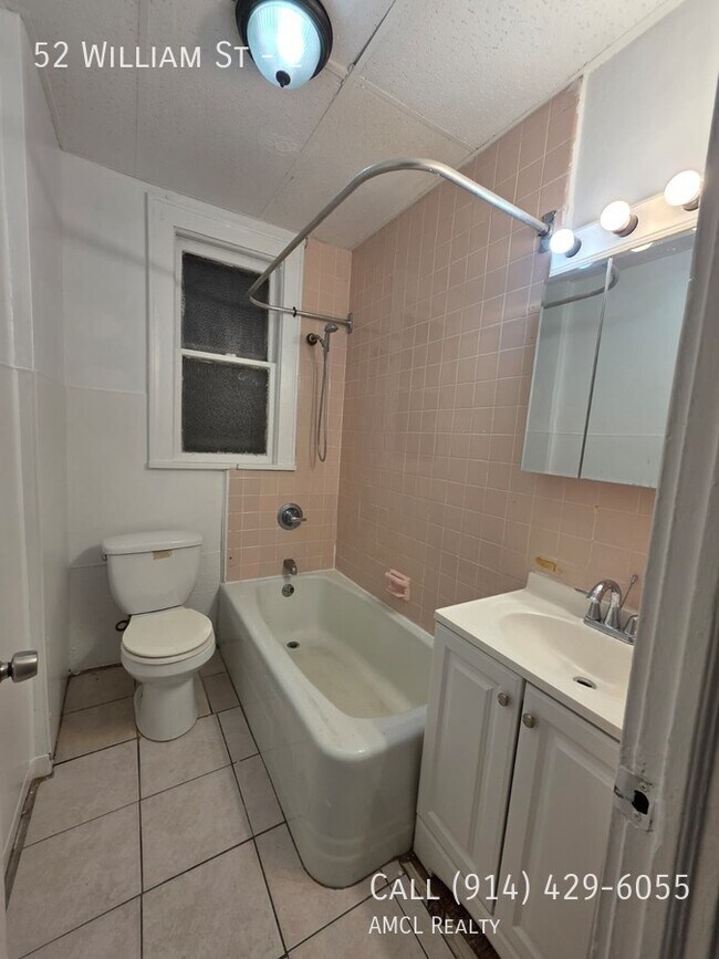 Building Photo - 52 William St