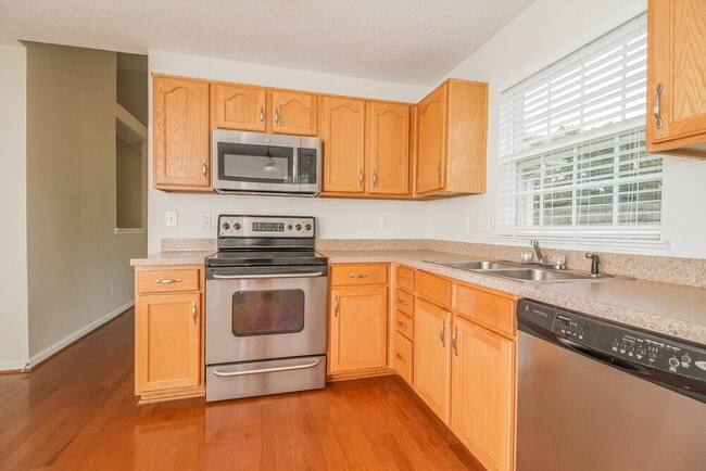 Building Photo - 1015 Mallory Ln