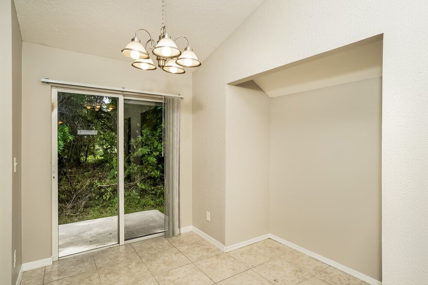 Building Photo - 1535 18th Ave SW
