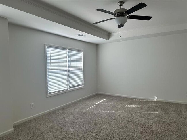Building Photo - 5635 Parkview Ln