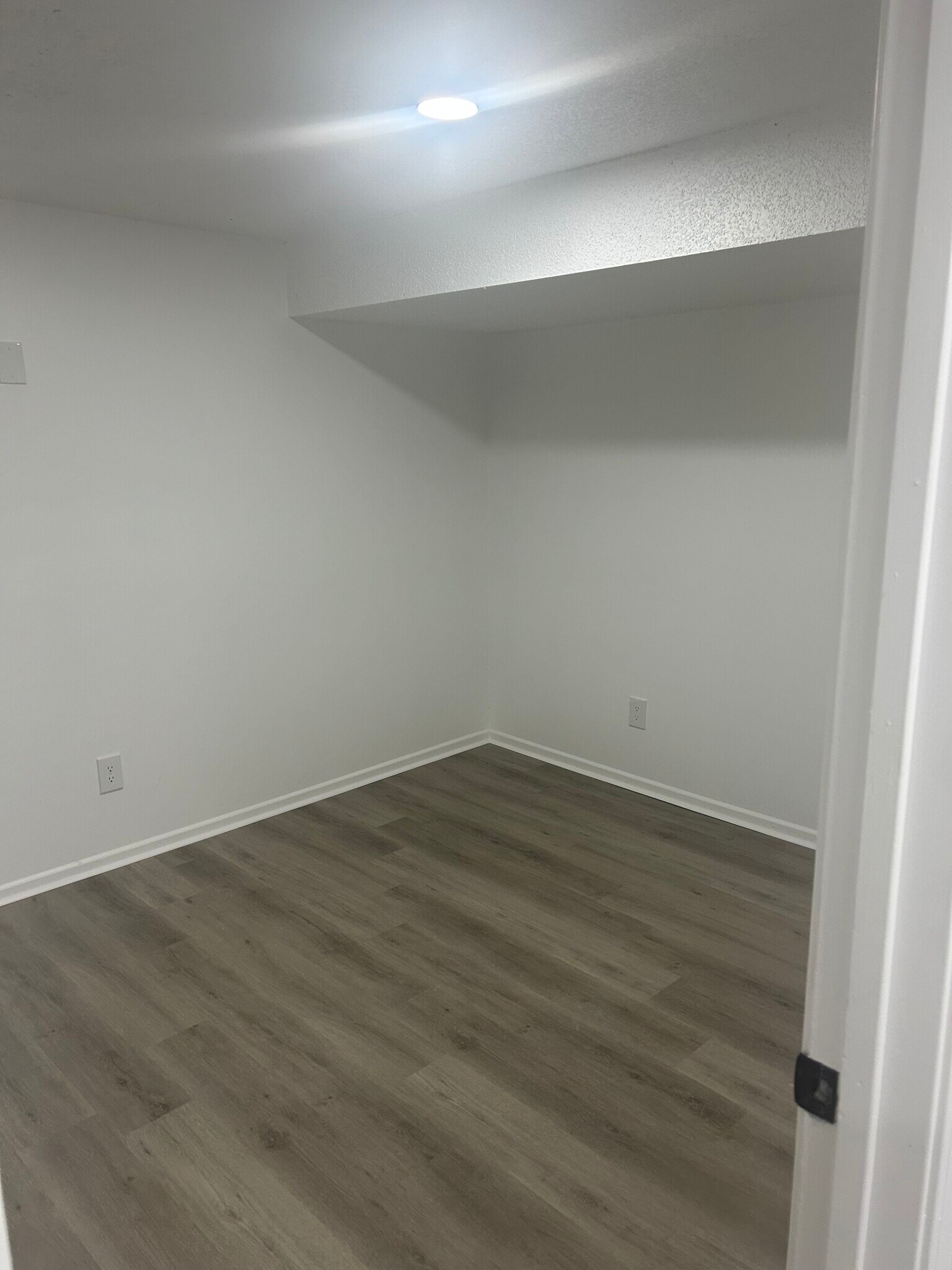 Building Photo - 3803 NE Colonial Dr