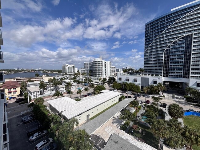 Building Photo - 336 N Birch Rd