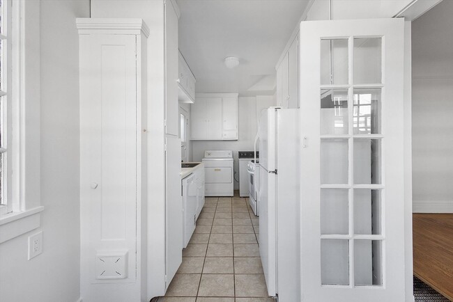 Building Photo - 2138 Clinton Ave #A - 1 bedroom | 1 bath
