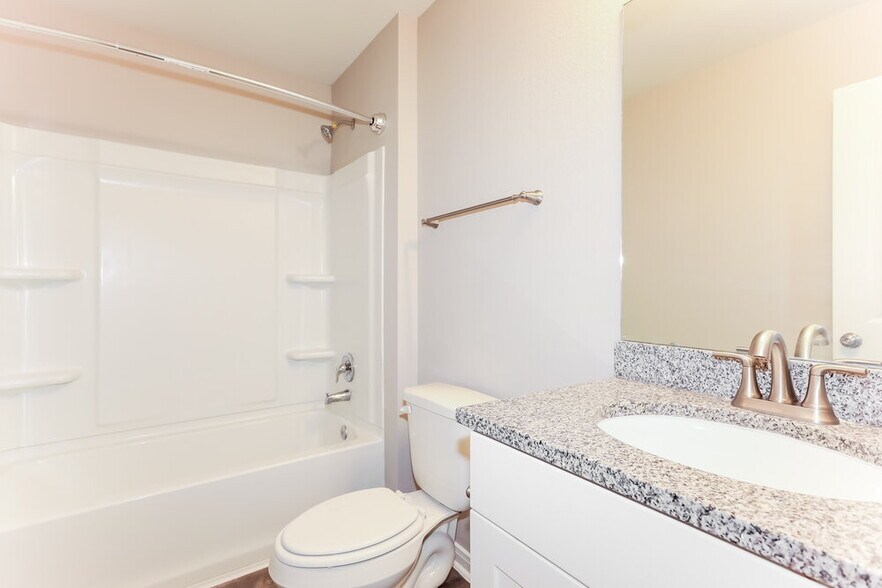 Building Photo - 15653 Del Norte Dr
