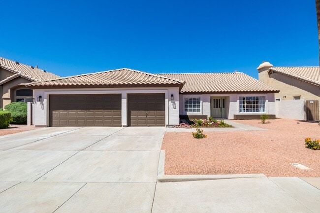 Building Photo - Beautiful updated 4 bedroom plus, 2 bath home in Chandler
