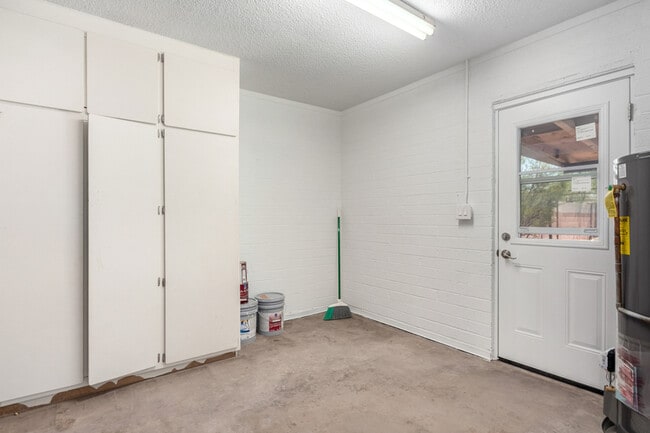 Building Photo - 7813 E Cypress St
