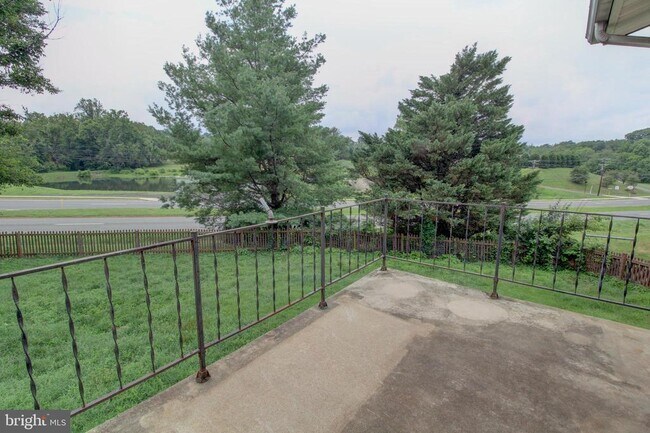 Building Photo - 113 Thornton Ct