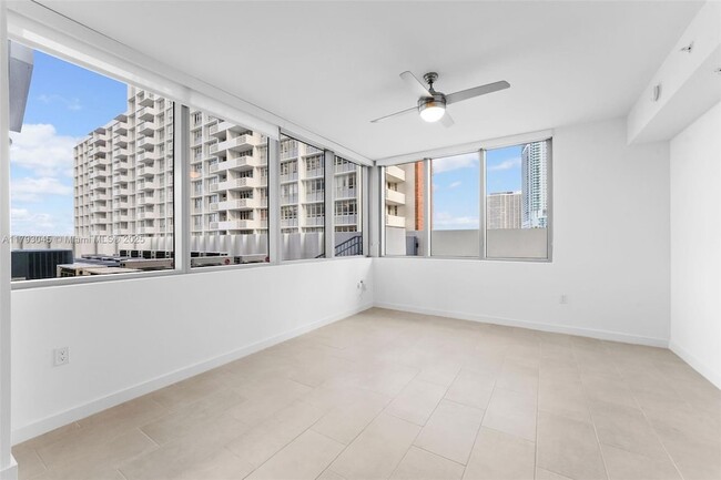 Building Photo - 2150 N Bayshore Dr