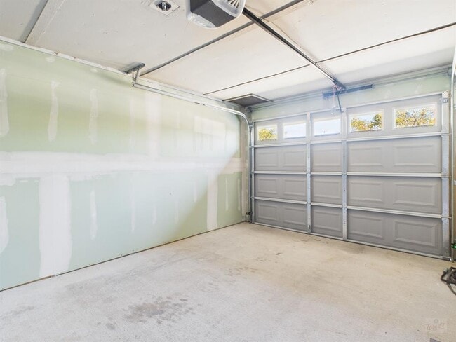 Building Photo - 1411 Kamar Dr