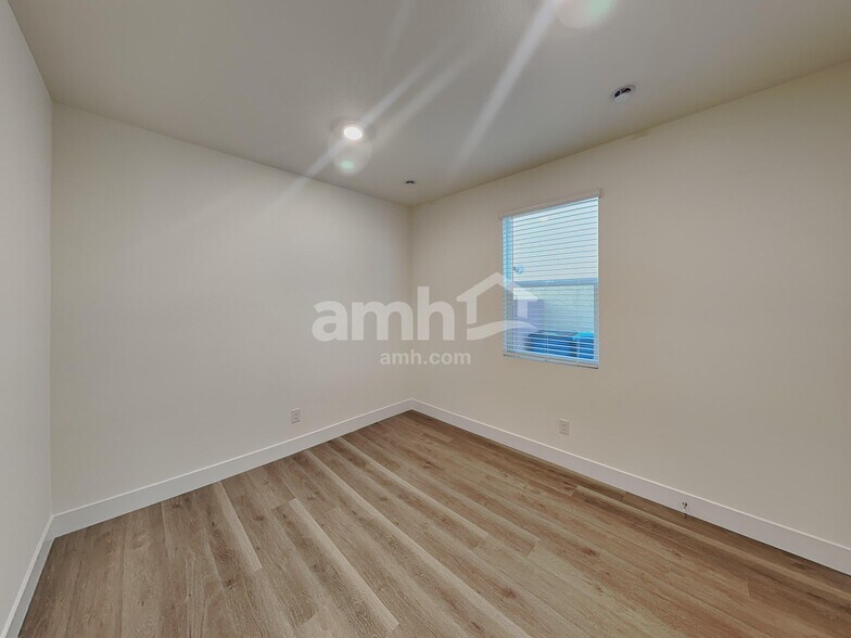 Building Photo - 10131 Cv Mountain St