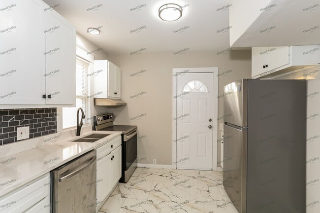 Building Photo - 1709 Wyoming Ave