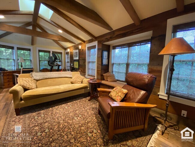 Building Photo - Stunning Furnished Eastside Home