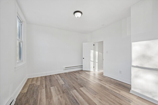 Building Photo - 402 N 59th St