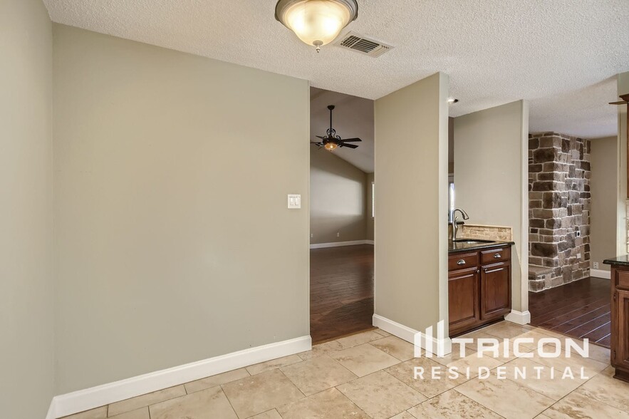 Building Photo - 3520 Ridge Haven Cir