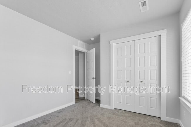 Building Photo - 2934 S Alcamo Wy
