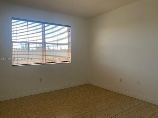 Building Photo - 6016 NW 116 Pl
